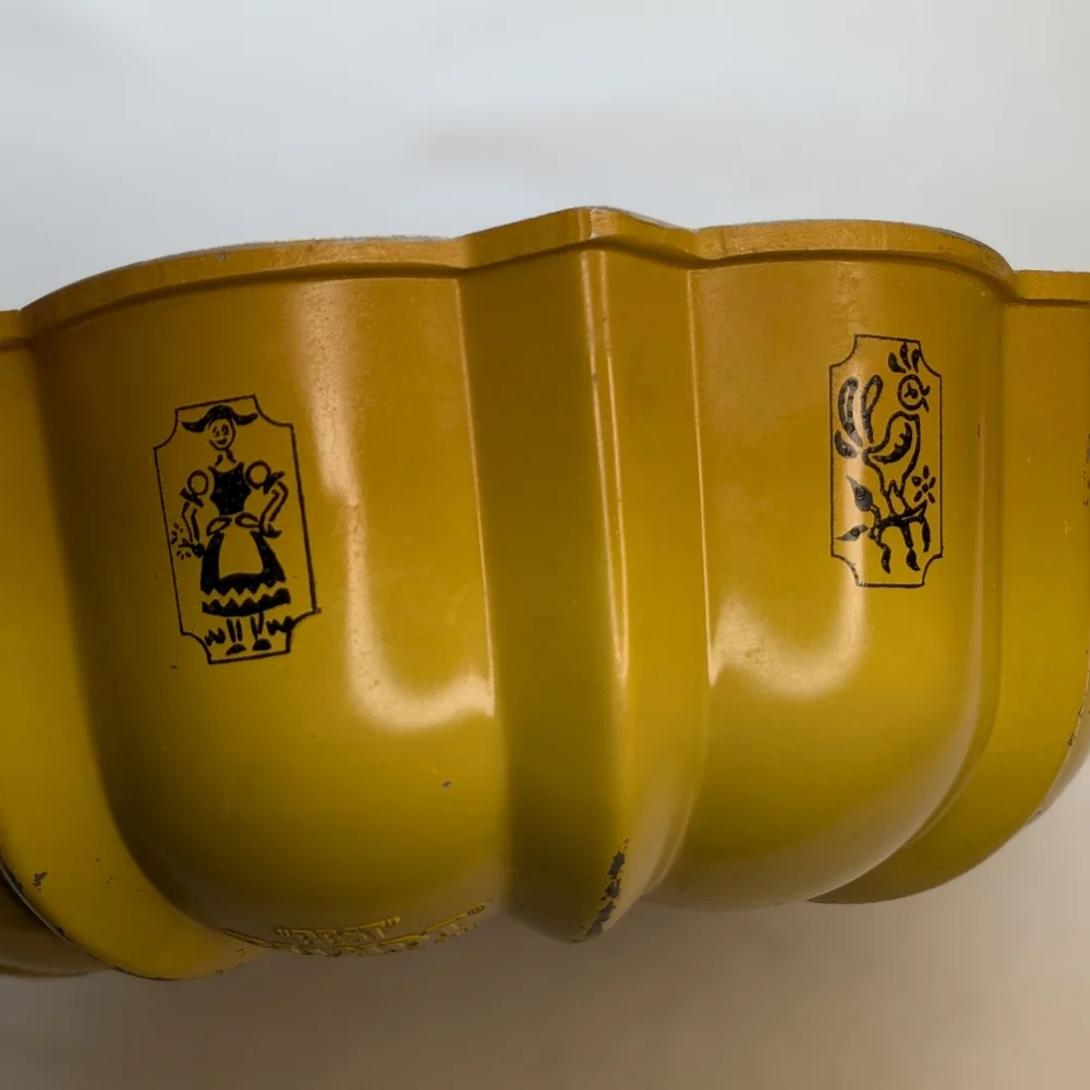 Vintage Nortic Ware Yellow Bundt Cake Pan NWOT Retro Heavy 10